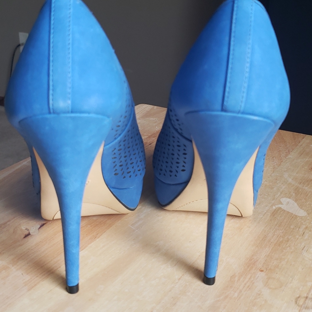 Shoe's - Picture 4 of 4